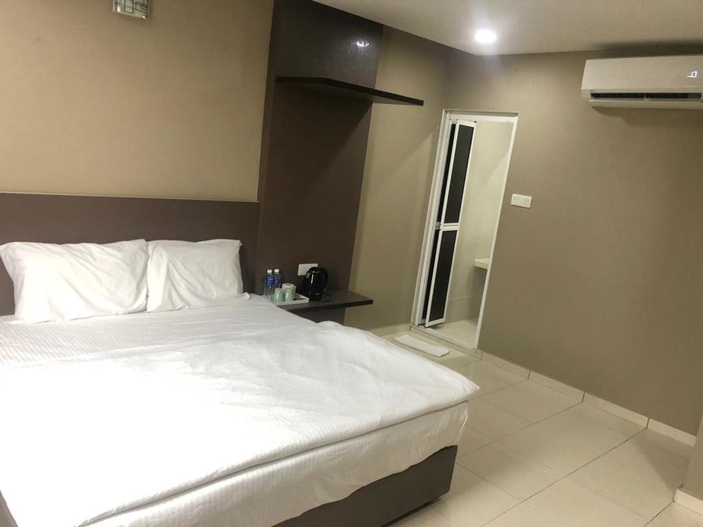 Tropika Garden Hotel Kulai Johor Bahru Extérieur photo